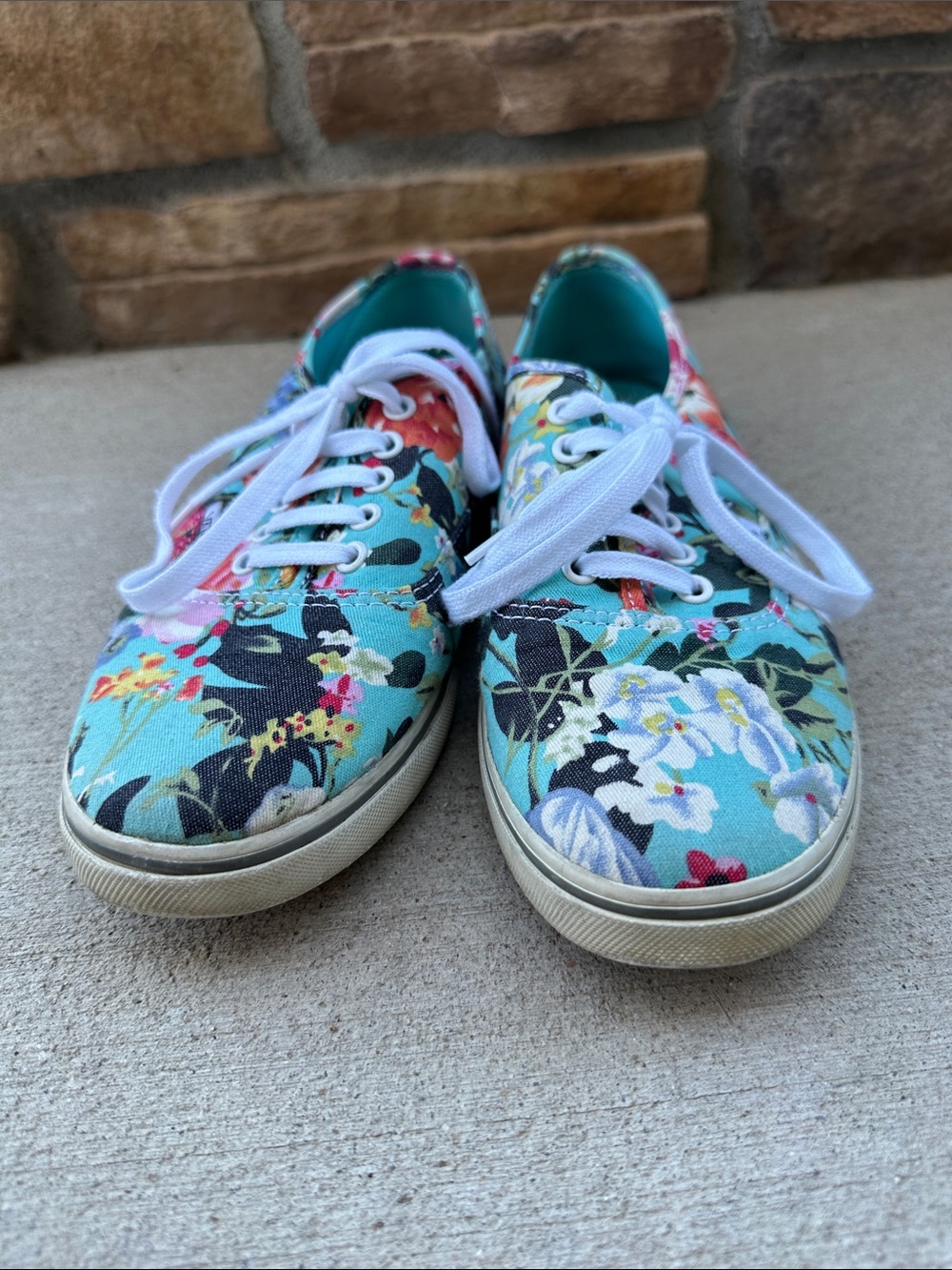 Vans Teal Floral Canvas Lace-Up Sneakers for Women - Picture 4 of 8